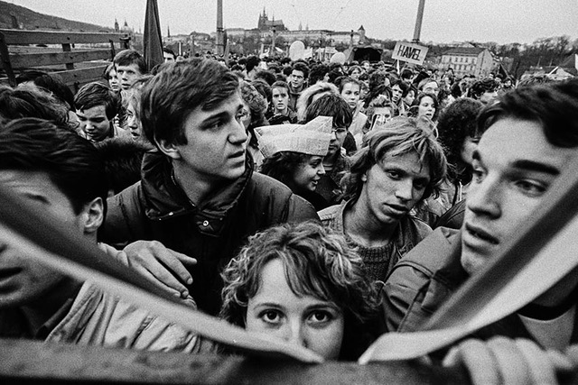 Karel Cudlín: Demonstration auf dem Letná 1989 Menschen zu sehen bei einer Demonstration auf dem Letná 1989