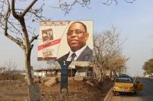 Ein Wahlplakat des amtierenden Präsidenten Macky Sall nahe der Mosquée de la Divinité