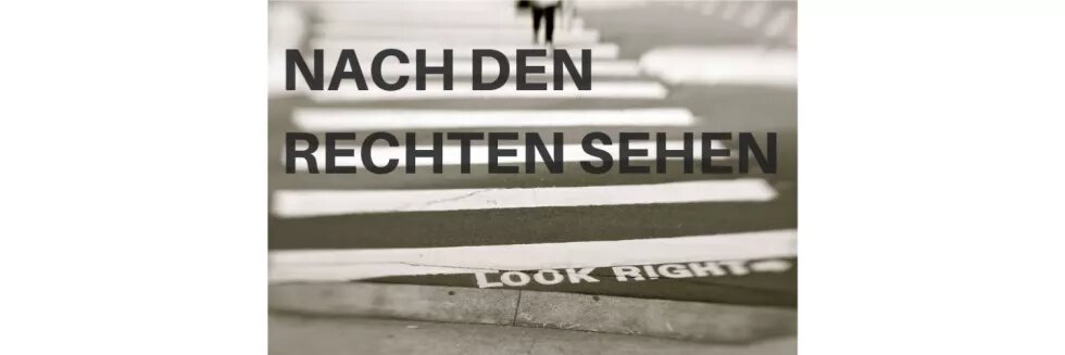 Britischer Zebrastreifen mit dem Schriftzug "look right"